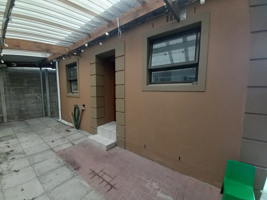 2 Bedroom Property for Sale in Westridge Western Cape